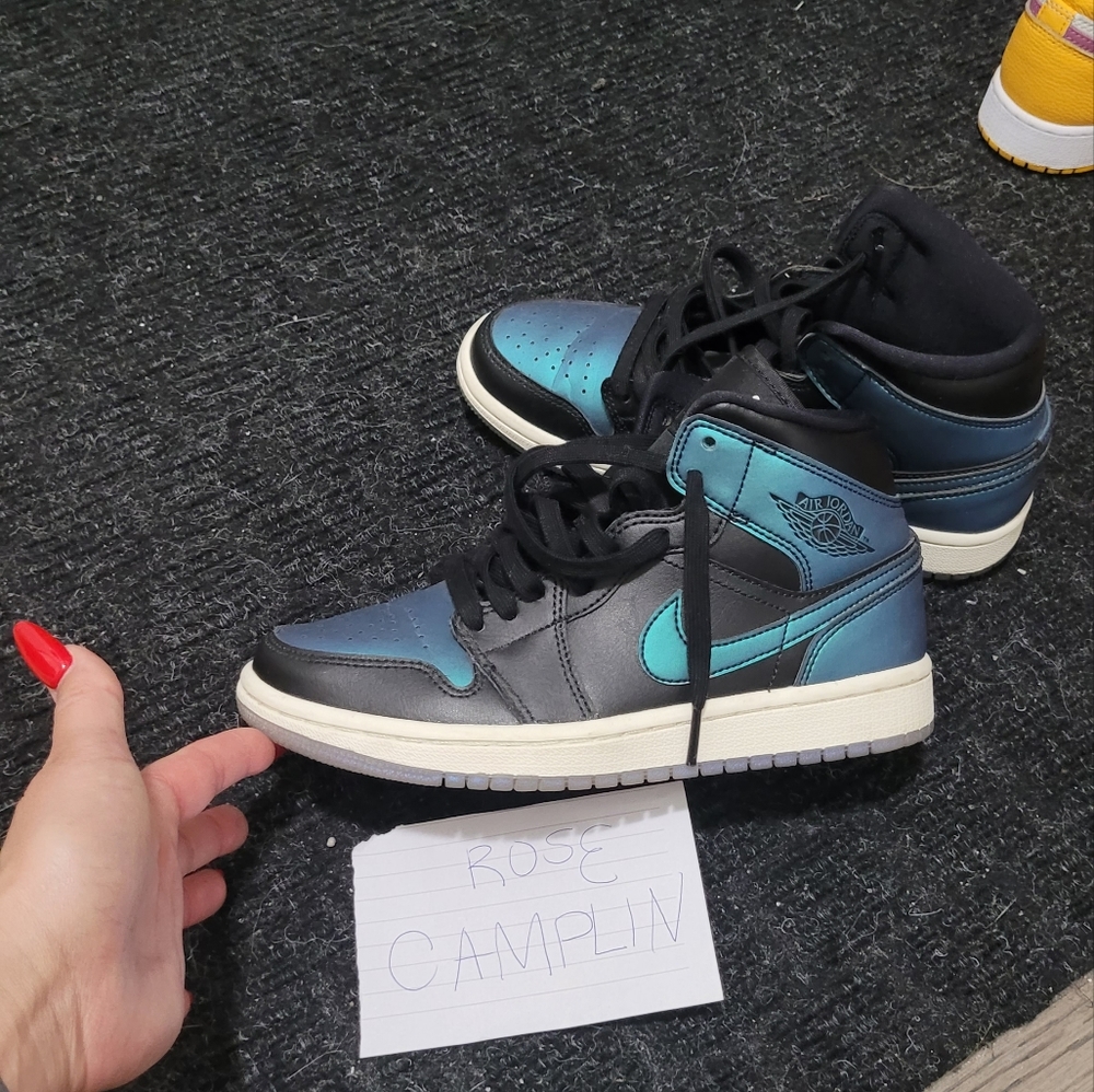 Jordan 1 mid irridescent black  woman's us 6
